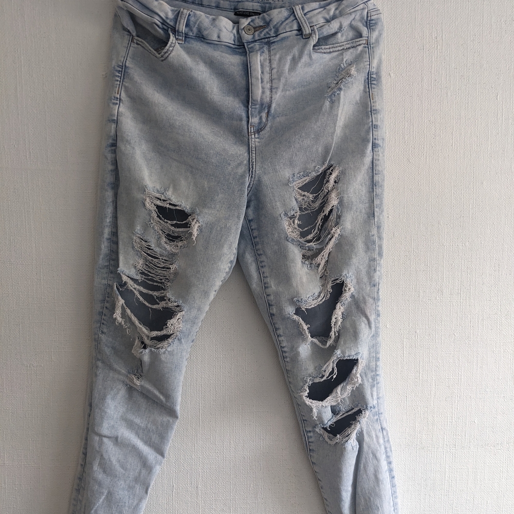 American Eagle Outfitters Light Blue Distressed Jeans